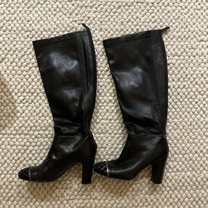 CHANEL Black Leather Heeled Boots with Gunmetal Interlocking CC